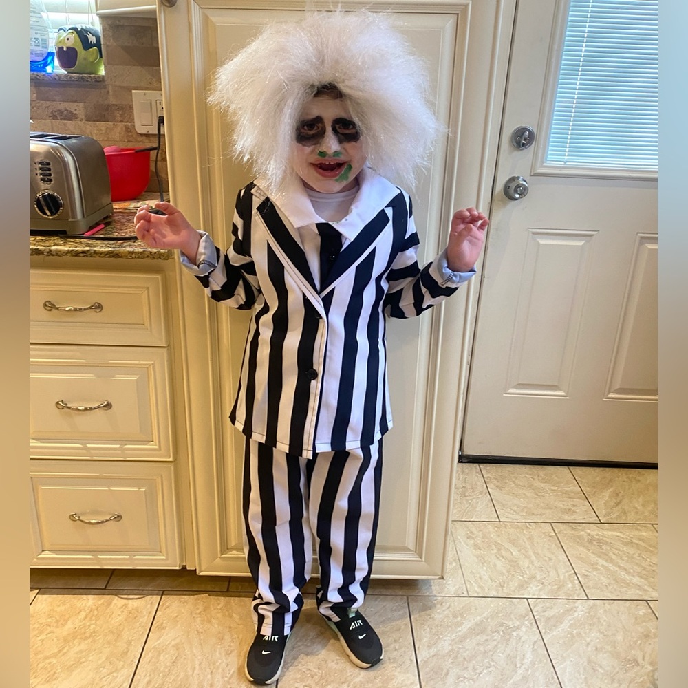Beetlejuice Halloween Costume for Boys in Size M - Picture 6 of 8